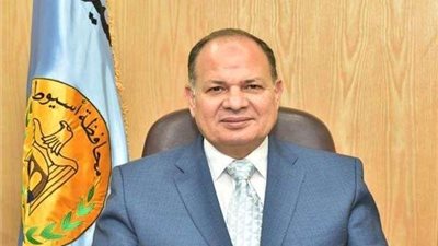 للتصدي لكورونا.. محافظ أسيوط يصدر قرارا بتخفيض عدد العاملين بالمصالح الحكومية