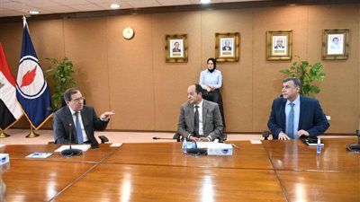 «الملا» يترأس الاجتماع الدوري لمتابعة تنفيذ إجراءات مواجهة التحديات