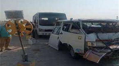 مصرع أبوين وإصابة طفليهما في حادث سير بمطروح