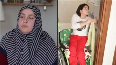 إجبار سيدة وابنتها