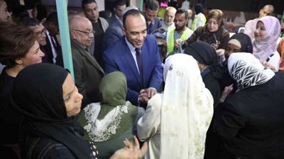 نائب محافظ المنيا يشارك الإفطار مع نزلاء دار للمسنين |صور