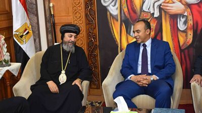 نائب محافظ المنيا يقدم التهنئة بعيد القيامة المجيد لعدد من الكنائس