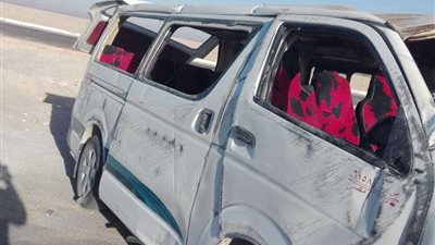 مصرع شخصين وإصابة 10آخرين فى حادث انقلاب ميكروباص بصحراوى البحيرة