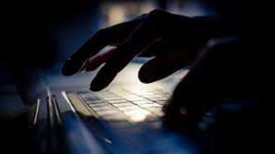 ضبط هاكرز انتحل 32 شخصية على فيس بوك للنصب على المواطنين بالمنيا