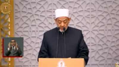 بعد توجيهات السيسي.. احتفالية وزارة الأوقاف تشهد وجود مترجم إشارة