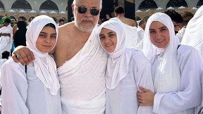 أشرف زكي وروجينا من أمام  