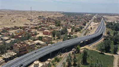 وزير النقل يعلن بدء التشغيل التجريبي لكباري السيل والمضيق بأسوان