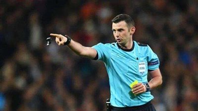 الإنجليزي مايكل أوليفير حكمًا لمباراة الهلال والنصر
