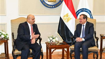 الملا يبحث ترتيبات مؤتمر الطاقة العربي الثاني عشر