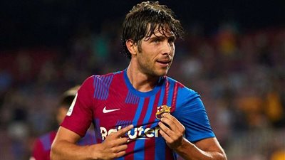 برشلونة يعلن طبيعة إصابة سيرجي روبرتو قبل مواجهة أتلتيكو مدريد