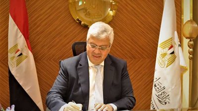 وزير التعليم العالي يشهد توقيع بروتوكول بين جامعة بنها وجامعة ووهان الصينية