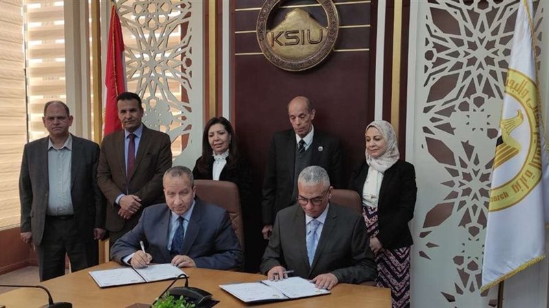 جانب من توقيع البروتوكول