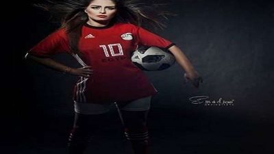 بإطلالة شتوية.. منة فضالي في المطار للسفر إلي دبي