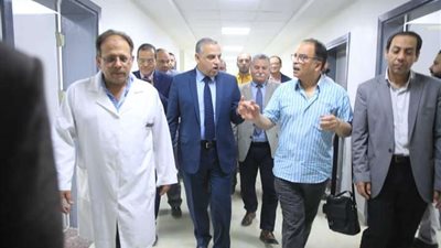 طارق الفقي يتفقد الاستعدادات النهائية لبدء تشغيل مستشفى 