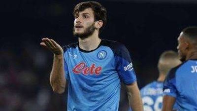 كفاراتسخيليا يعتذر من جماهير نابولي بعد الخروج من دوري أبطال أوروبا