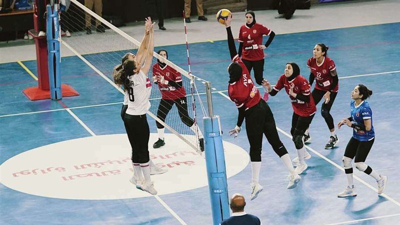 الأهلي والزمالك طائرة