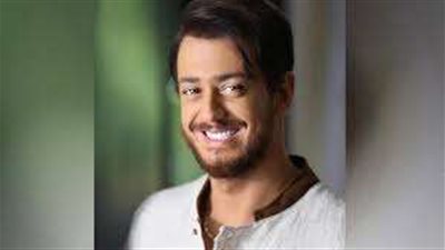 بعد الحبس في قضية مخلة بالشرف.. سعد المجرد في أحضان أسرته