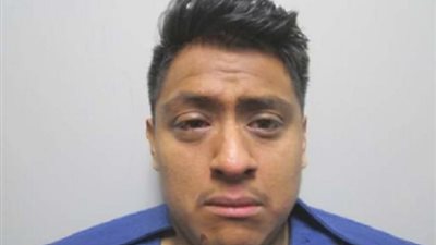 جريمة مأساوية.. ابن يقتل والدته ويرقص بجوار جثتها