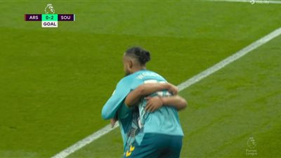 المتذيل يحرج المتصدر .. ساوثامبتون يتقدم على أرسنال بهدفين مقابل هدف في الشوط الأول