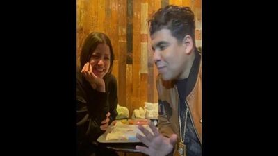 عمر كمال يغني لمنى فاروق: 