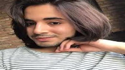 الإماراتي بدر خلف يتعرى ويرقص لإظهار 