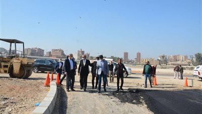 محافـظ المنوفية يتفقد أعمال رصف شارع مصطفى كامل القبلي والمنطقة المحيطة بالمستشفى التعليمي