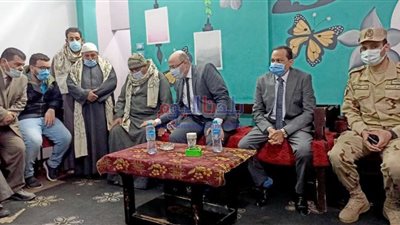 محافظ بني سويف يؤدي واجب العزاء في الشهيد مجند 