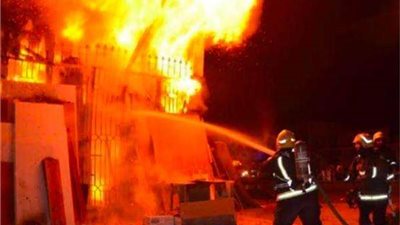 الحماية المدنية تسيطر على حريق جراج للتوك توك بطنطا