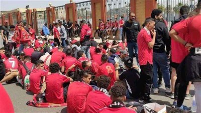 جماهير الأهلي تتوافد على ستاد القاهرة لمؤازرة المارد الأحمر