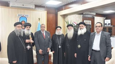 رئيس جامعة الأقصر يستقبل الوفود الكنسية لتهنئته بعيد الفطر المبارك