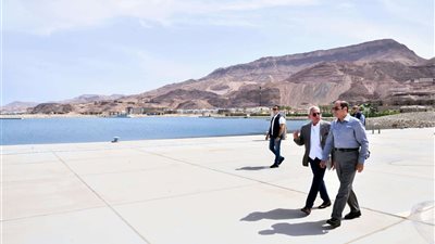 الرئيس السيسي يستمع إلى شرح تفصيلي عن المشروعات الجاري في مدينة الجلالة