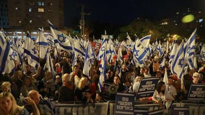 شاهد.. عشرات الآلاف من الإسرائيليين يحتجون للأسبوع الـ16