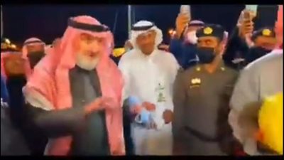 أمير سعودي يشتري فاكهة بـ 30 ألف ريال.. فيديو