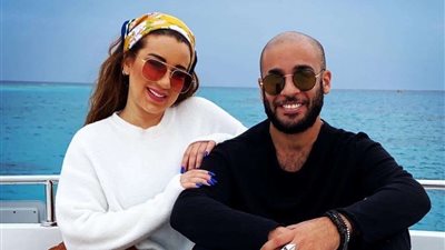 شاهد.. صورة نادرة لابن شريف منير مع أخته