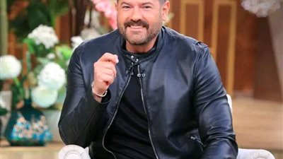 عمرو يوسف ينفي وجود غيرة بينه وبين آسر ياسين في 