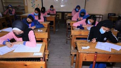 مواصفات امتحانات الثانوية تؤرق الطلاب.. وأولياء الأمور يطالبون بزيادة الوقت