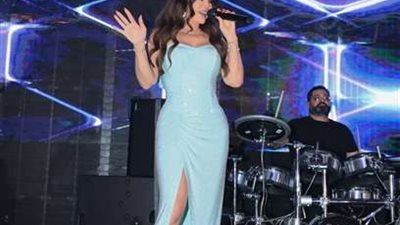 هيفاء وهبي تتألق بفستان بسيط في حفلها بعيد الفطر