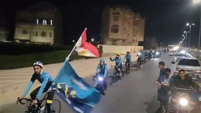 فريق من الشباب والفتيات ينطلق من القاهرة للعريش بالدراجات للاحتفال بتحرير سيناء