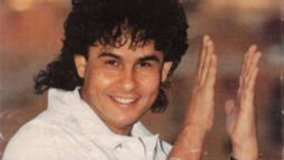 بعد تعرضه لوعكة صحية.. علي حميدة يبكي على الهواء 