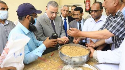 محافظ سوهاج يعلن بدء موسم توريد القمح لعام 2023