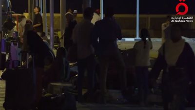 مشاهد إنسانية مؤثرة| معبر أرقين نافذة الأمل للسودانيين لتجاوز أصوات الرصاص