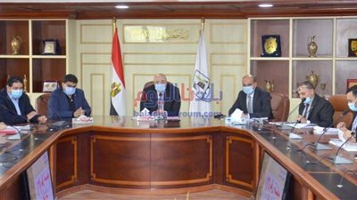 محافظ بني سويف يترأس اجتماع مجلس إدارة المناطق الصناعية للدفع بقطاع الاستثمار