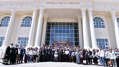 البابا تواضروس يلتقي كهنة وخدام كنيسة «الملاك» بكفر الدوار |صور