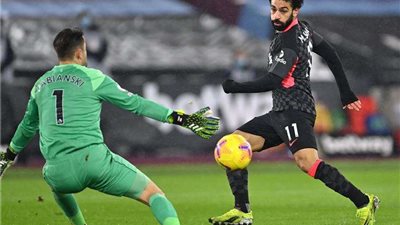 محمد صلاح: احتاج إلى المنافسة الصحية مع زملائي