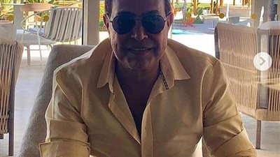 لأول مرة.. شاهد حكيم  مع والدته وهو شاب