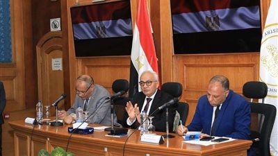 وزير التعليم: مراعاة عدد الخطوات فى الحل..وبدائل الإجابة قصيرة