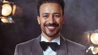 أحمد داود يحضر عرض فيلم ابن الحاج أحمد مع أسرته