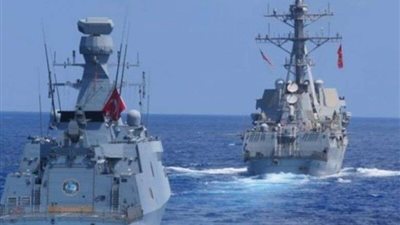 إيران تجرى مناورة بحرية صاروخية فى خليج عمان