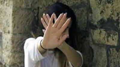 والدة وشقيقة المتهم باغتصاب فتاة بالمقطم تصدمه أمام النيابة: 