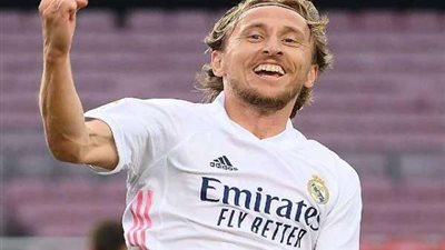 مودريتش يبلغ بيريز برفضه الانتقال للدوري السعودي